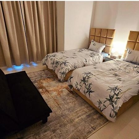 Elegant Villa Rooms In Dubai Near Airport 외부 사진